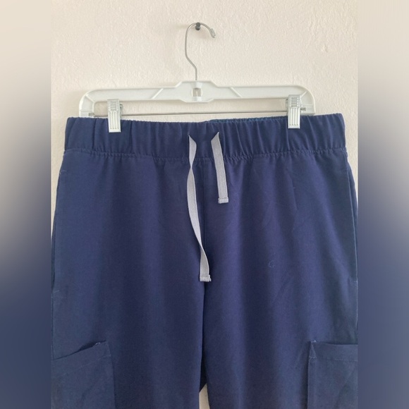 FIGS Men's Blue Camo Malang Slim Cargo Scrub Pants Size Medium Medical - Picture 2 of 8